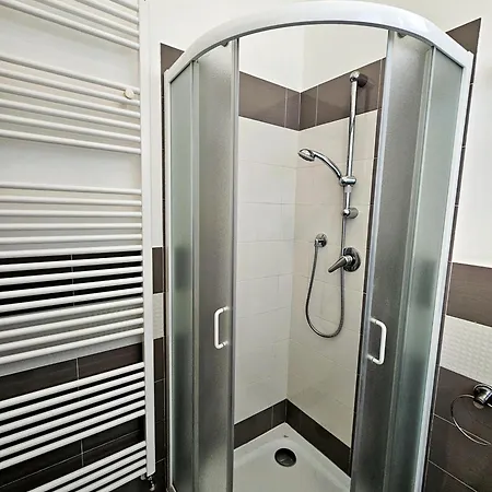 Ama Esclusive Madama * Ferrara